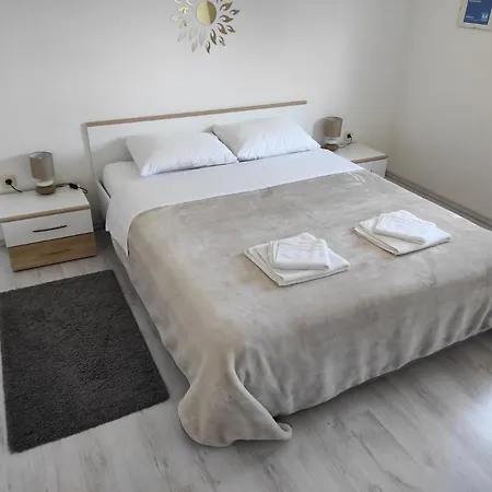 Eli 2 Apartment *